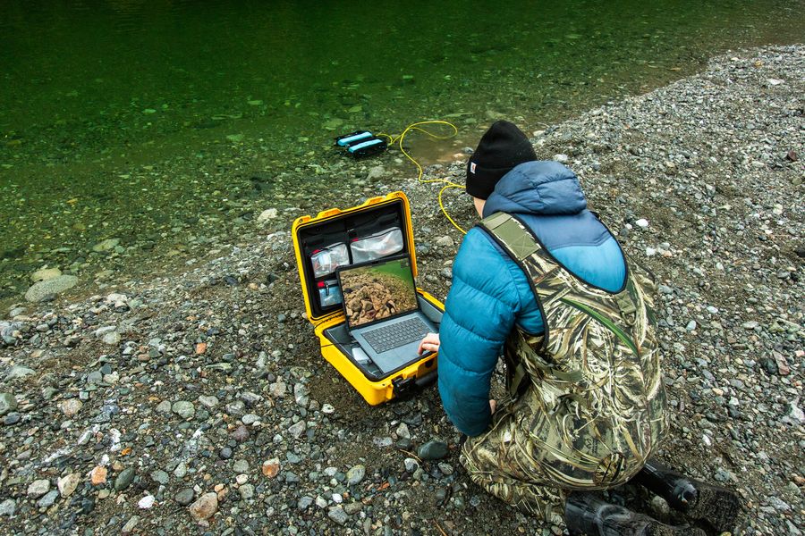 Operating a BlueROV2 from shore with a field control case